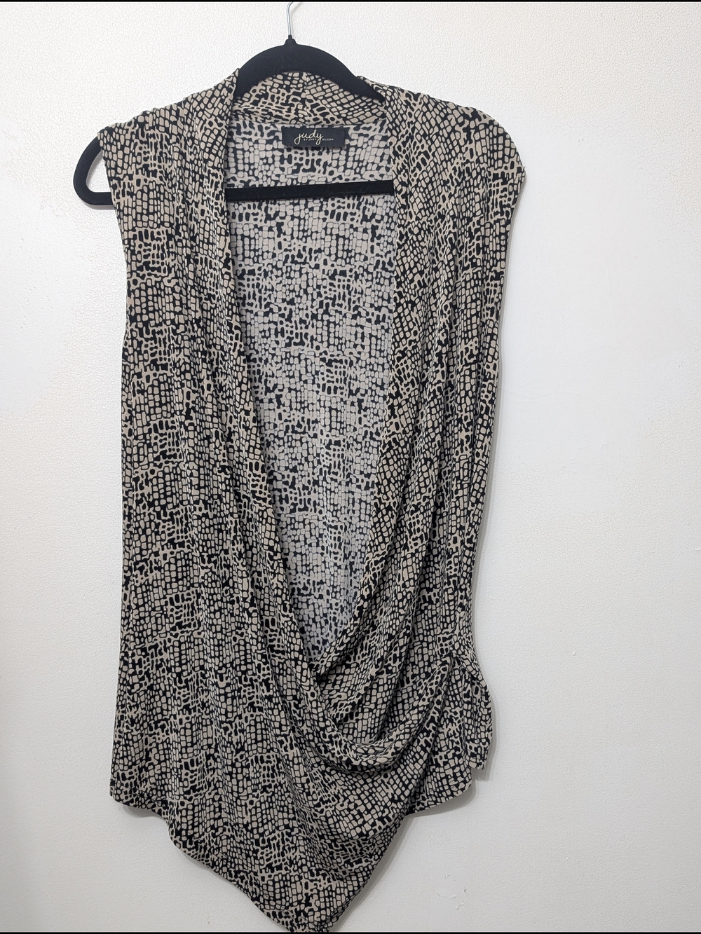 Judy Design Black and Cream Draped Sleeveless Top One Size